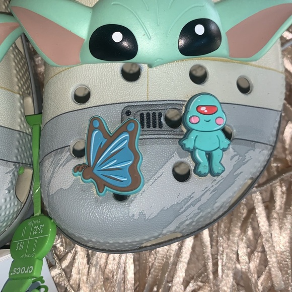 CROCS Mandalorian Grogu classic clog J1 - Picture 3 of 7